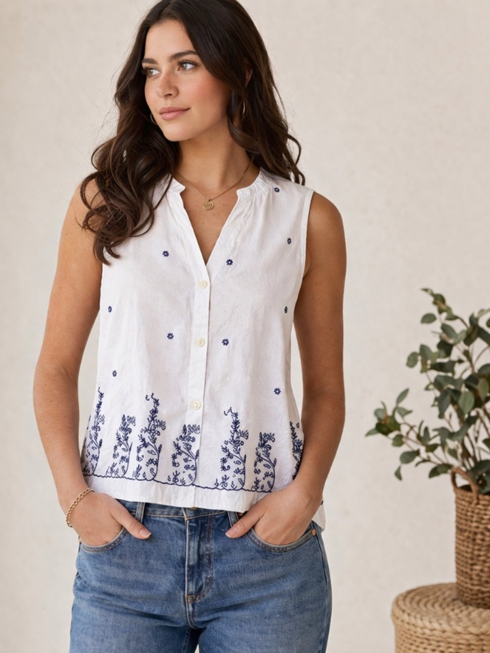 Cottagecore Embroidered Sleeveless Cotton Top‎ Relaxed White Blue Blouse